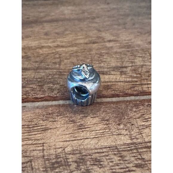 Pandora cupcake charm - Picture 3 of 5